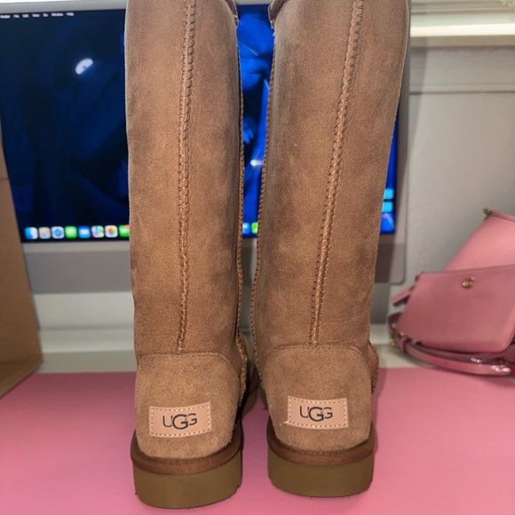 Classic Tall Uggs - Picture 6 of 11